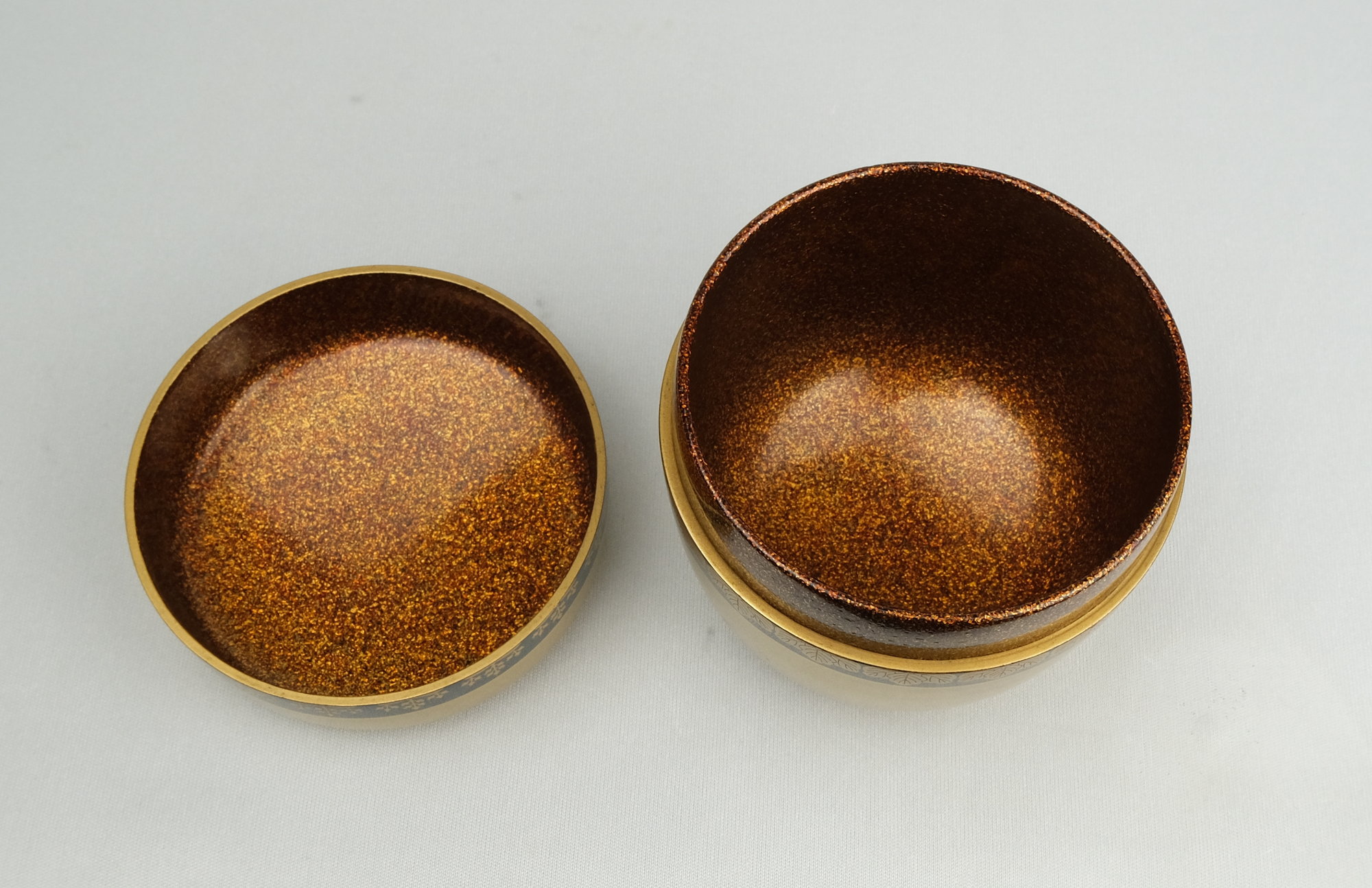 栗山園オンライン通販部 / 【出物】 桐つなぎ蒔絵金地大棗内梨子地