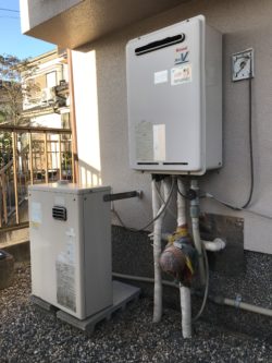 ガス給湯暖房用熱源機と壁掛型の浴室暖房乾燥機の設置をしました