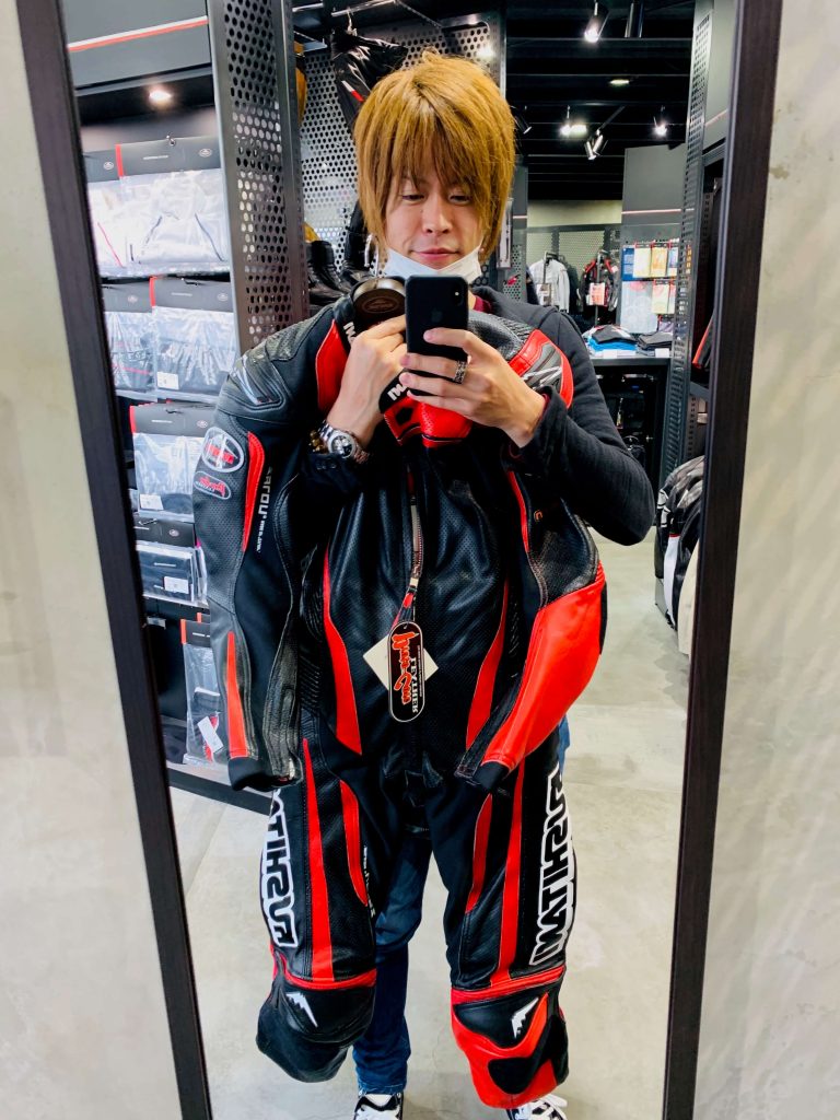 オーダーしていたレーシングスーツが完成しました | KUSHITANI LOGS