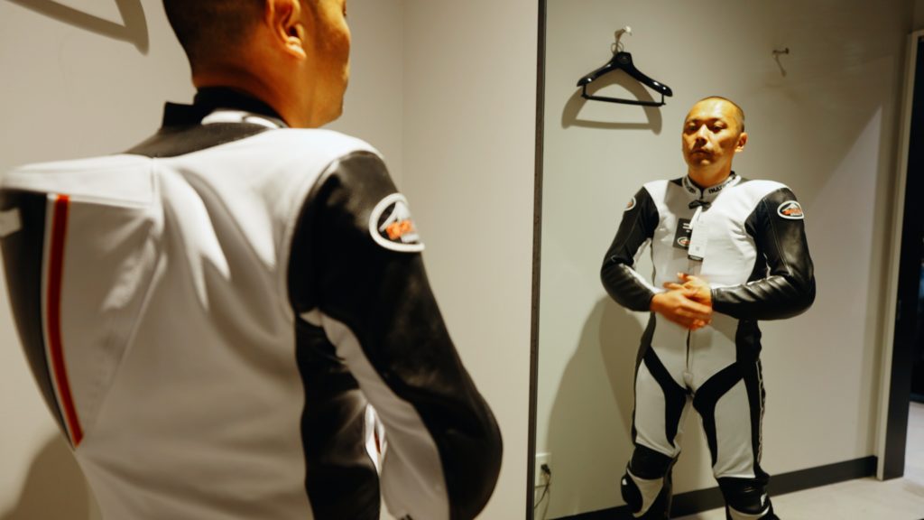 ライテクをマナボウ〈サーキットで遊ぼう！〉「レーシングスーツを準備