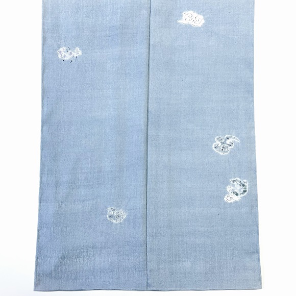 美しいキモノ2024春号掲載「手もみ小千谷紬小紋（雲龍文）」 - 京呉服塚本