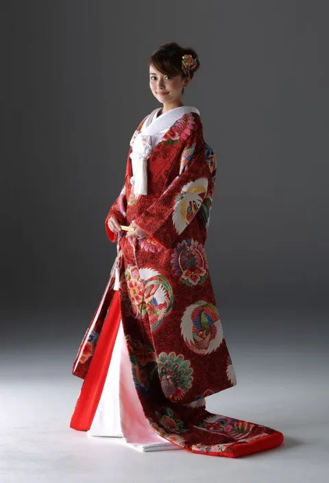 色打掛と白無垢の違いは？着物のプロが違いや選び方のポイントをご紹介