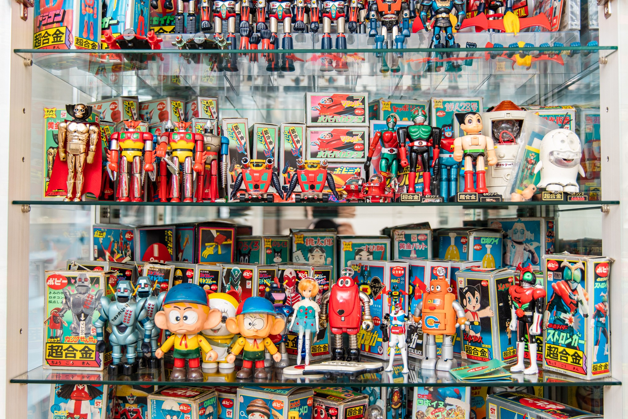 懐かしの“昭和”玩具「超合金」ズラリ3000体！ コレクターに聞くその