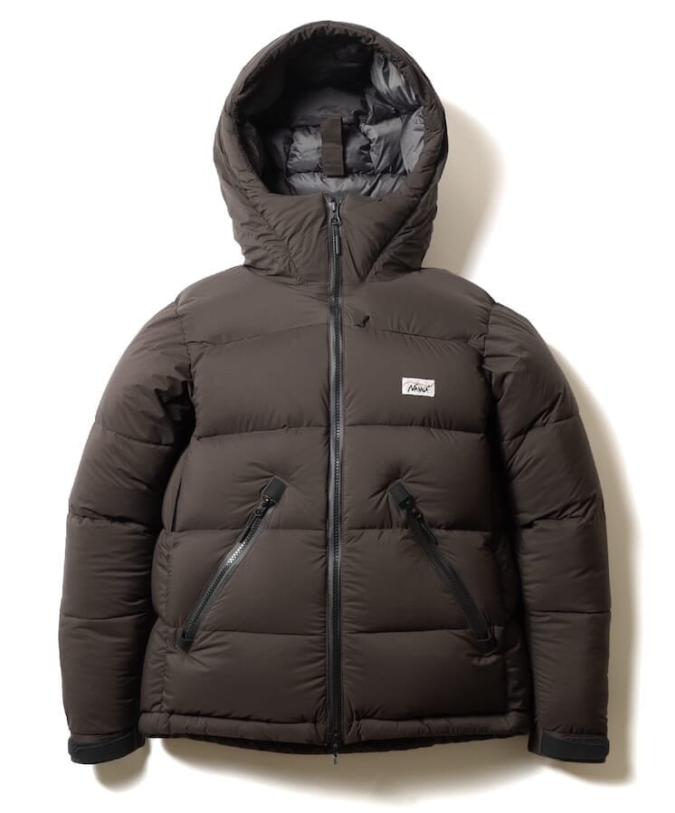 真冬の寒さもどこ吹く風。最強のダウンはナンガ ホワイトレーベルに