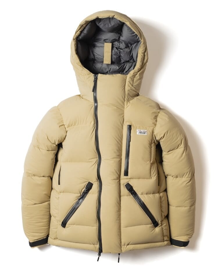 真冬の寒さもどこ吹く風。最強のダウンはナンガ ホワイトレーベルに