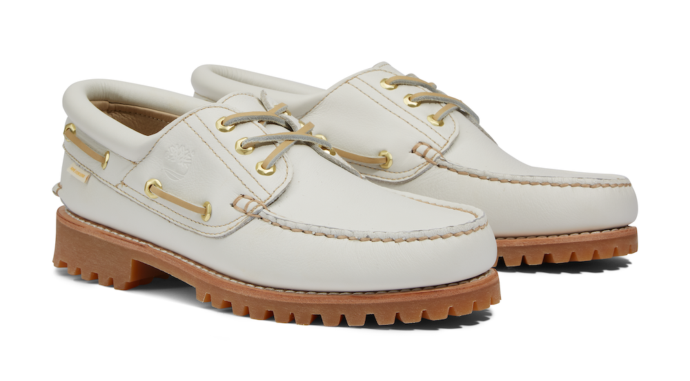 あらゆるパンツに品よくフィットするスリーアイ クラシックラグ。エメ