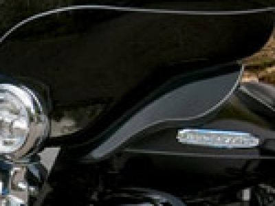 FLHX/FLHT/トライク用ウインドシールドの交換とカスタム - ハーレー