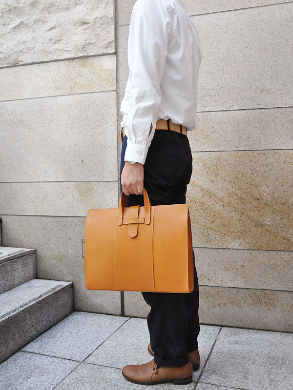 A4,B4,A3サイズ対応でスマートデザインな二本手ビジネスバッグ / 革鞄