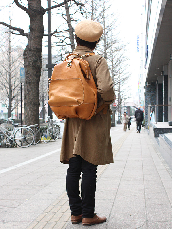 一泊二日の小旅行にも使える人気のワンパクリュック / 革鞄のHERZ