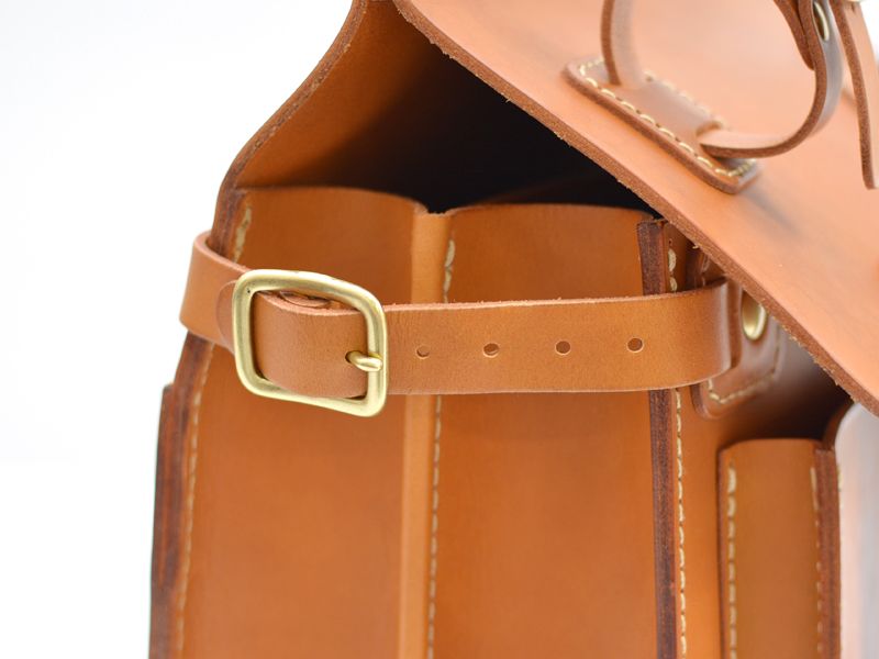 大人の男性に寄り添うクラシックな本革トリップバッグ / 革鞄のHERZ