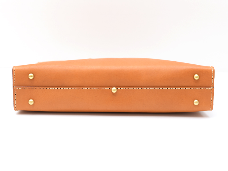 あおりポケットと一枚革仕上げで作った二本手ビジネスバッグ / 革鞄の