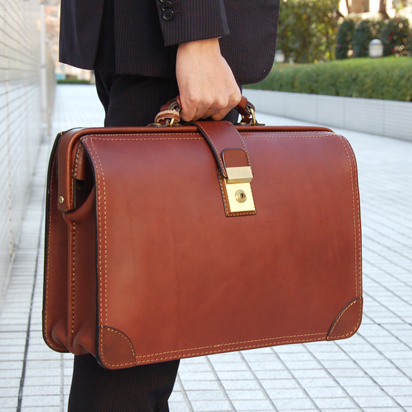 革鞄の魅力が詰まった貫録のあるハードレザーのダレスバッグ / 革鞄の