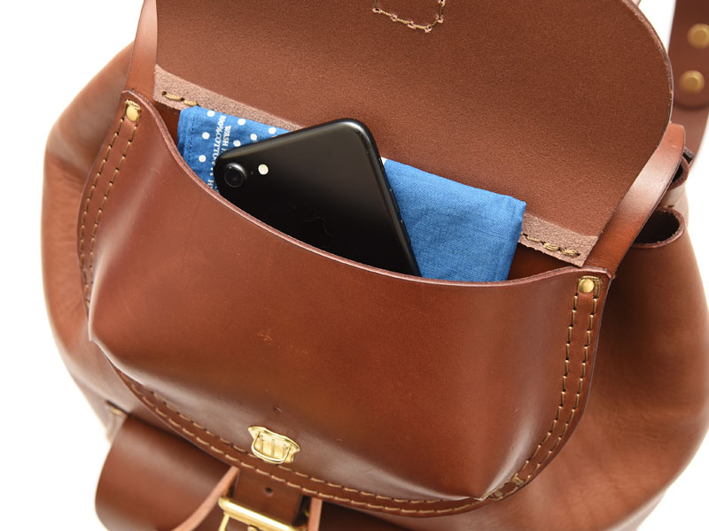 ハードレザーで豪快に仕上げた迫力のリュックサック / 革鞄のHERZ