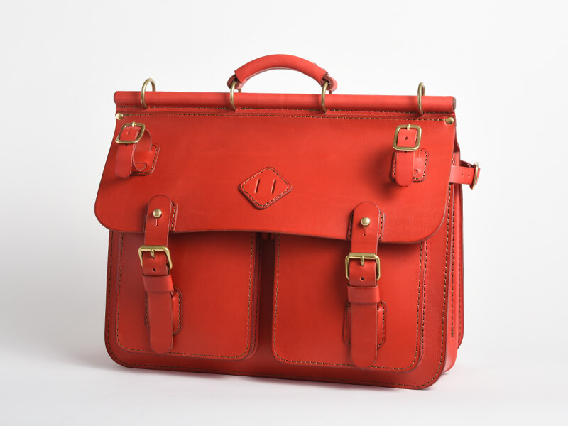 大人の男性に寄り添うクラシックな本革トリップバッグ / 革鞄のHERZ