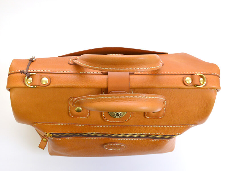旅行に便利な大ポケット付きのソフトレザー口枠ボストンバッグ / 革鞄