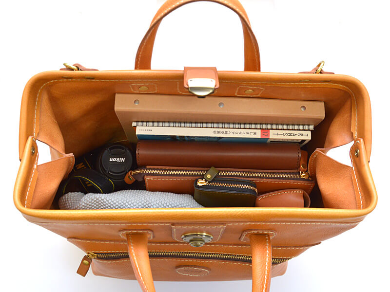 旅行に便利な大ポケット付きのソフトレザー口枠ボストンバッグ / 革鞄