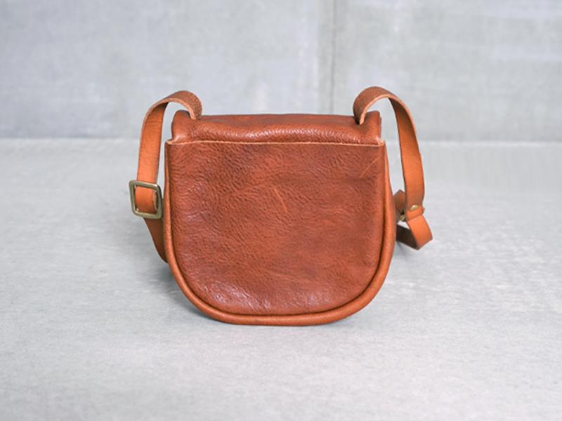 ネックストラップ付きの二つ折り財布 / 革鞄のHERZ(ヘルツ)公式通販