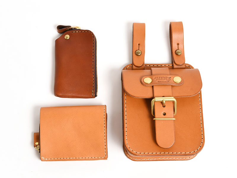 ヘルツの顔ともいえる一本ベルトのレザーベルトポーチ / 革鞄のHERZ