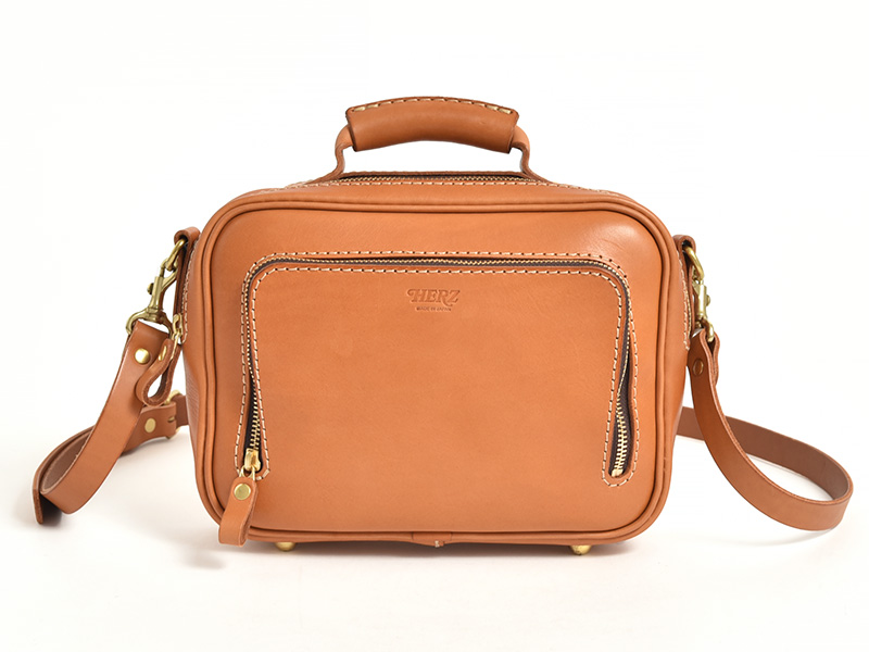 一つ持っておくと便利なミニサイズの2wayショルダーバッグ / 革鞄の