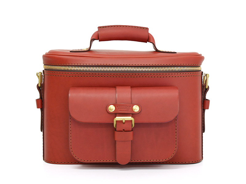 カメラを入れる為にデザインされた本革の一眼レフカメラバッグ / 革鞄