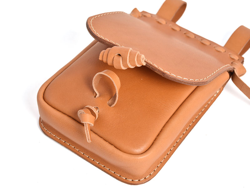 クラフト感のあるインディアン・レザーベルトポーチ / 革鞄のHERZ