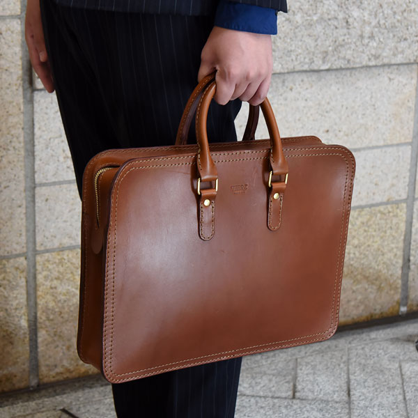 使いやすいダブルファスナーの2本手ビジネスバッグ / 革鞄のHERZ