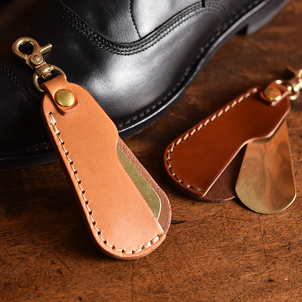 ミニサイズで持ち運びやすい本革のシューホーン（靴べら） / 革鞄の