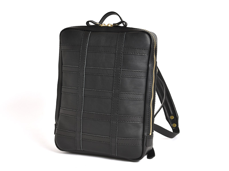 メンズ・レディース問わずで使える革のスクエアリュック / 革鞄のHERZ