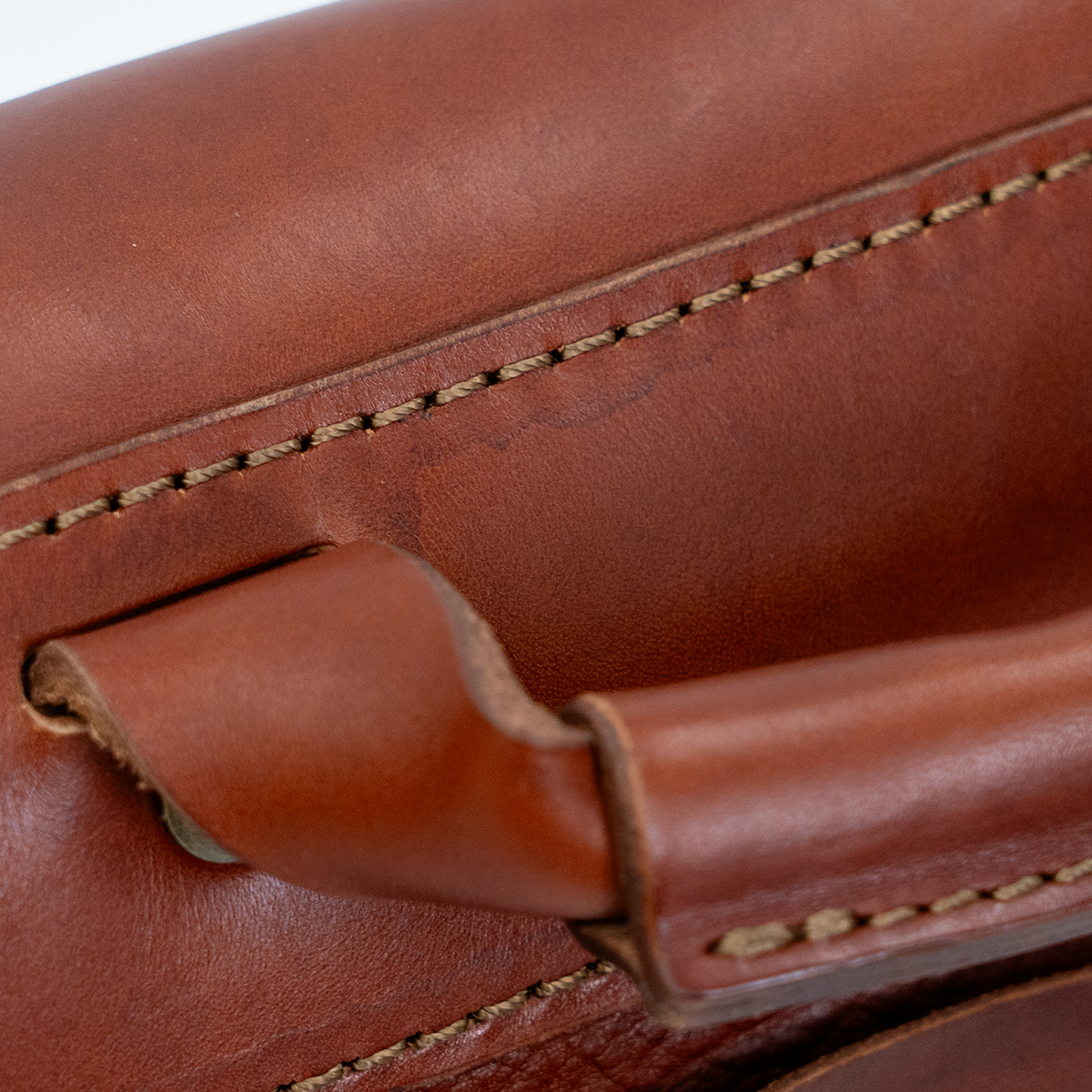 革にウォッシュ加工を施した普段使いのミニボストン / 革鞄のHERZ