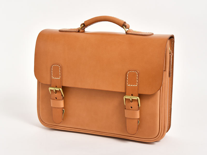 ビジネスにも使えるA4ファイル対応のシンプルな本革3wayバッグ / 革鞄