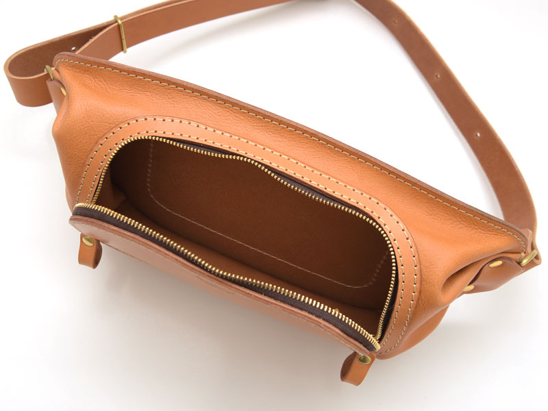 ラウンドファスナーで使いやすい本革ボディバッグ / 革鞄のHERZ(ヘルツ