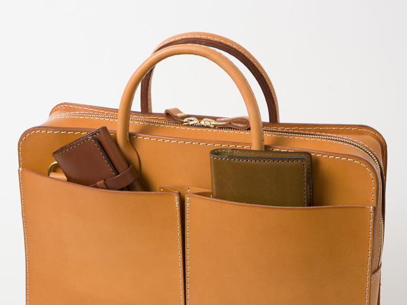 前後面に大きなポケットが付いた人気の総革2wayビジネスバッグ / 革鞄