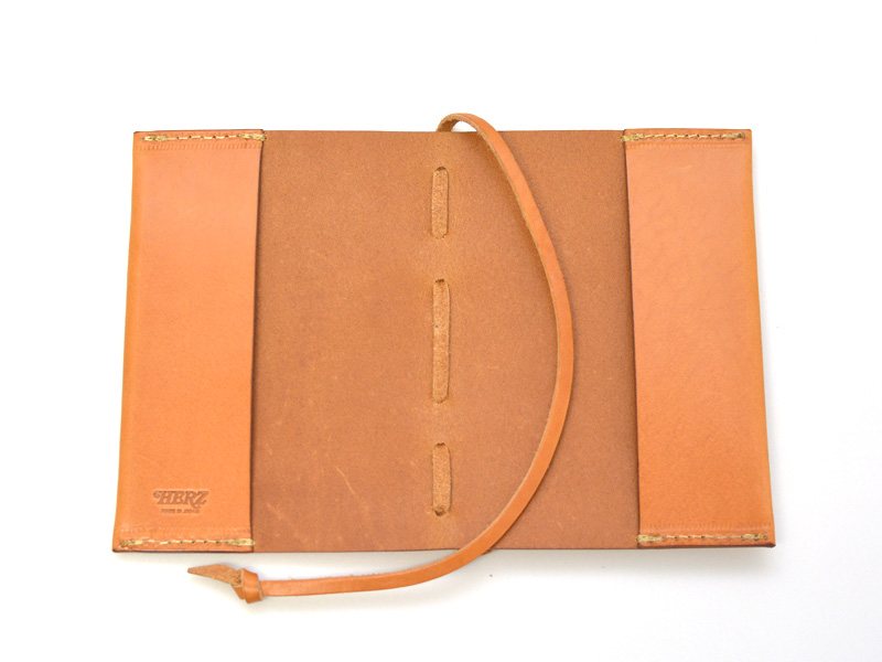 文庫本・単行本サイズ対応の革のしおり付きブックカバー / 革鞄のHERZ