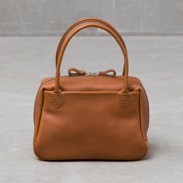 軽い仕上がりで通勤におすすめのファスナートート / 革鞄のHERZ(ヘルツ