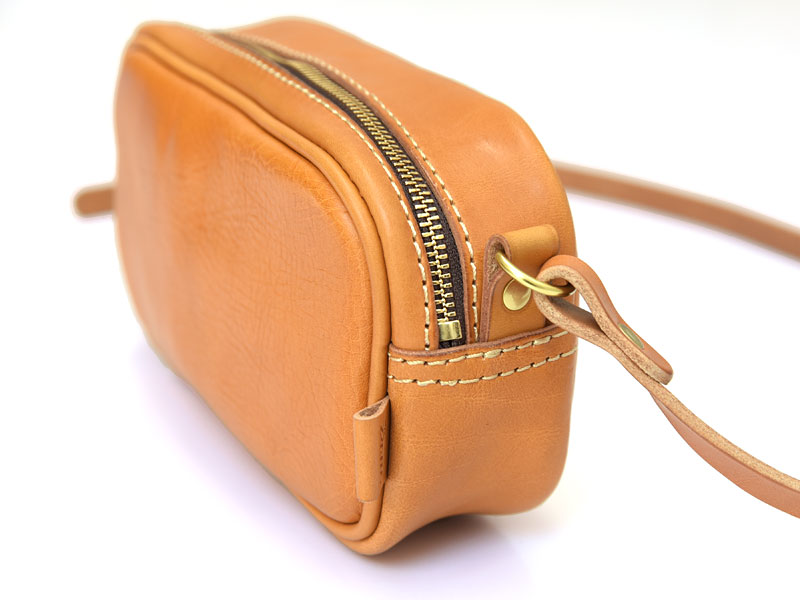 ふっくらフォルムが可愛いレディースショルダーポシェット / 革鞄の