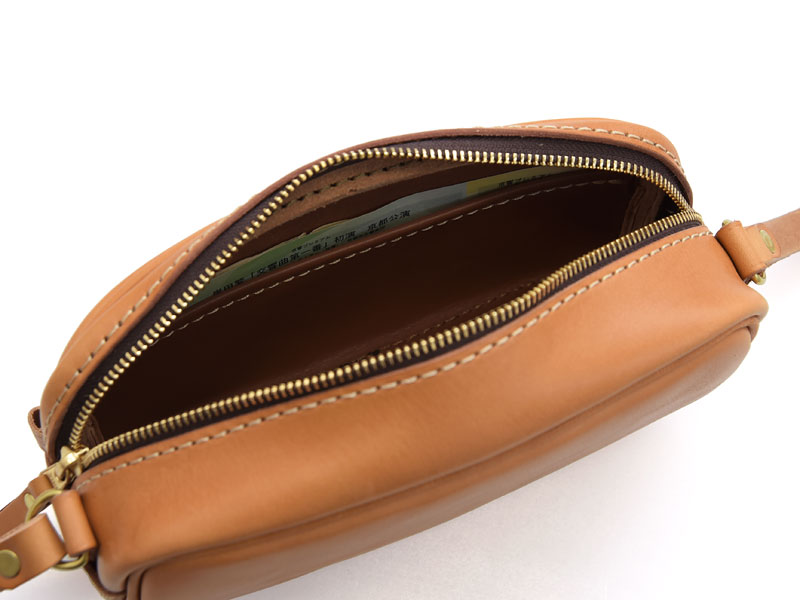 ふっくらフォルムが可愛いレディースショルダーポシェット / 革鞄の