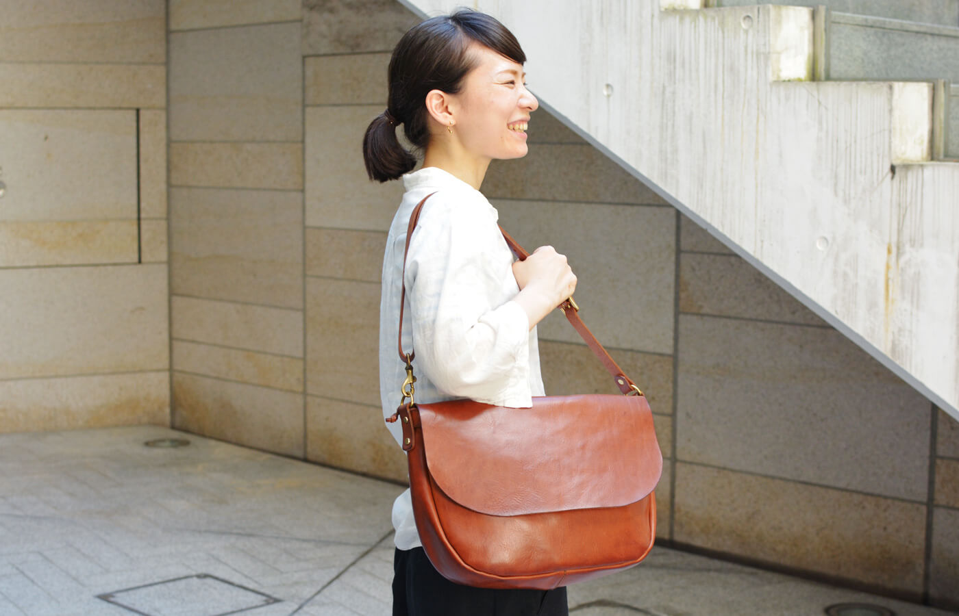本店作り手：楠愛用「Organショルダーバッグ」｜革鞄・革小物のHERZ