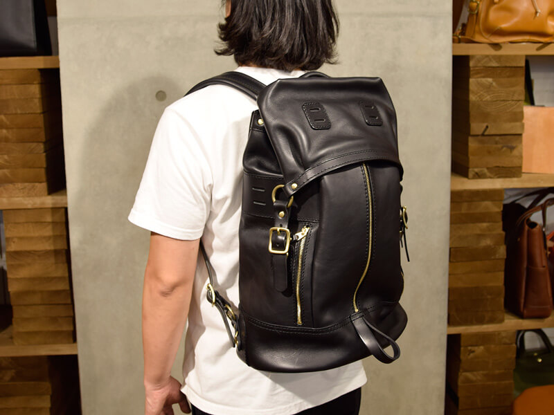 名古屋店スタッフ愛用中の口枠キューブトート｜革鞄・革小物のHERZ公式通販