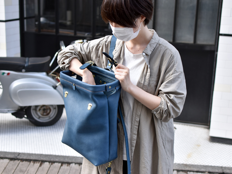 オンラインショップのデニムブルー革アイテム、再販開始しました！｜革