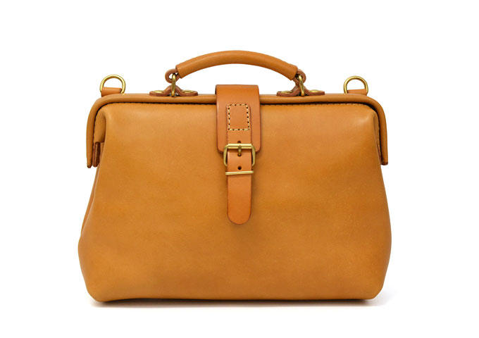 ヘルツ博多店スタッフ：渡辺愛用「ミニソフトダレス」｜革鞄・革小物の