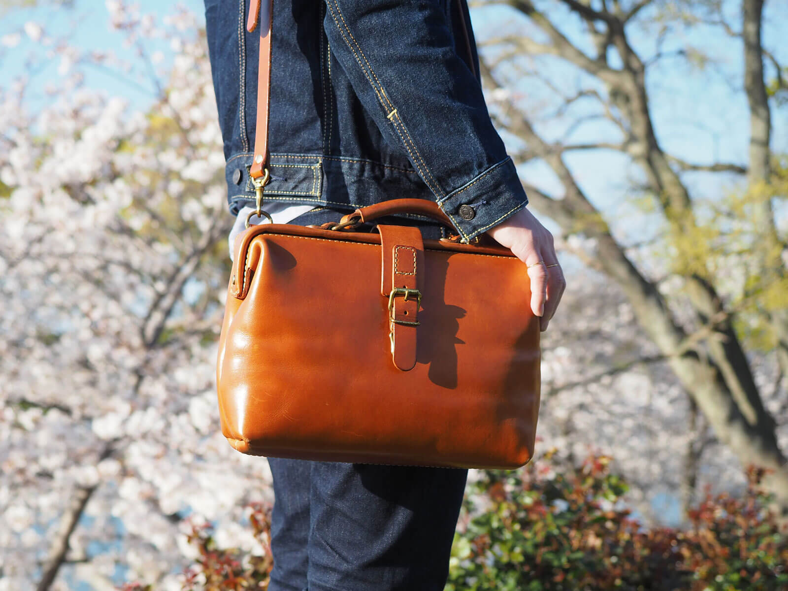 ヘルツ博多店スタッフ：渡辺愛用「ミニソフトダレス」｜革鞄・革小物の