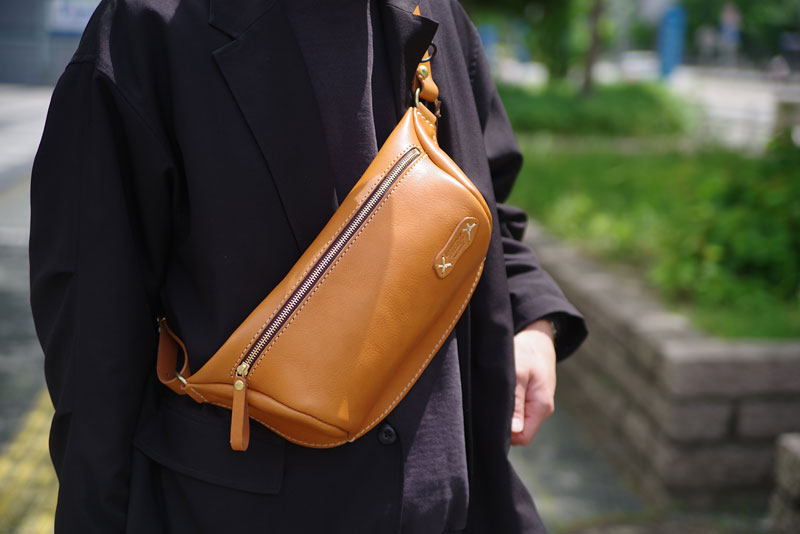 ボディバッグ初心者のスタッフが本気で使いたいものを選びます！｜革鞄