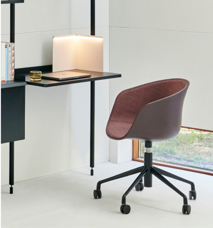 デザイン性と快適さの両立 HAYの原点”AAC チェア” | 【公式】HAY