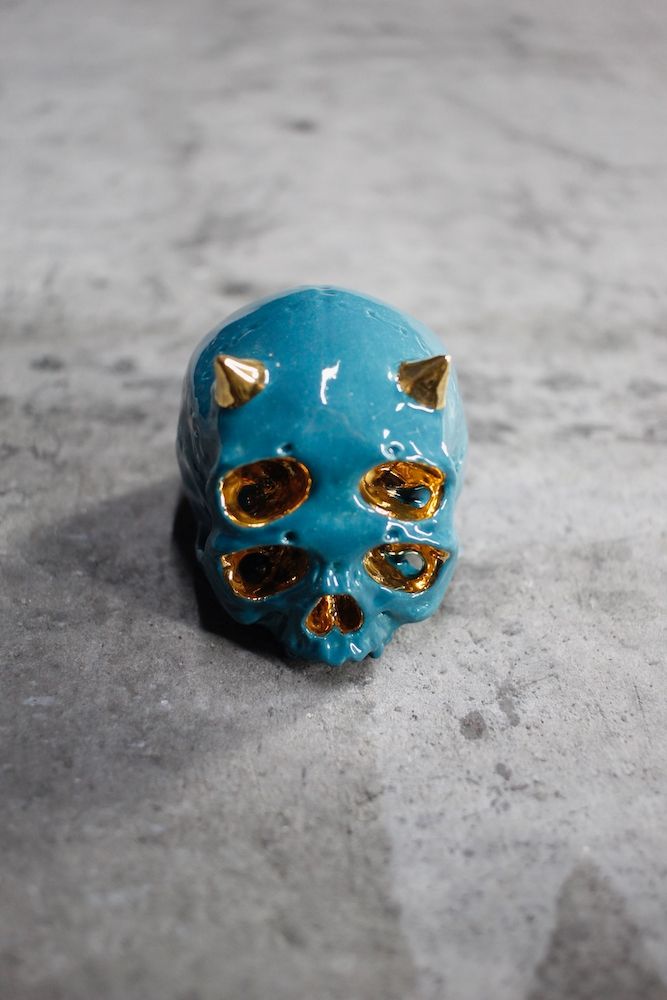 丸岡和吾 - 四つ目鬼髑髏ぐい呑 青緑×金 (桐箱付) | HAZE