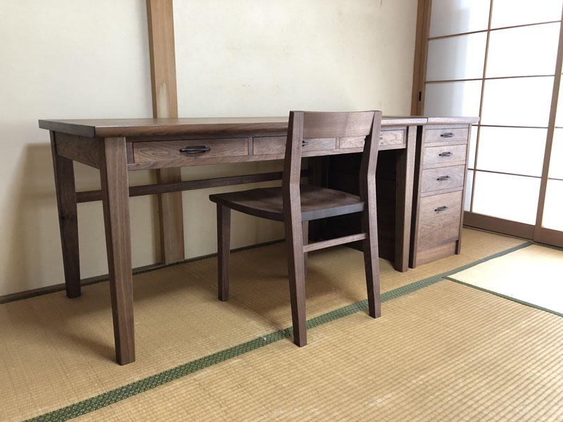 ウォールナット 書斎机（学習机の特注仕様）：ダイニングテーブルや