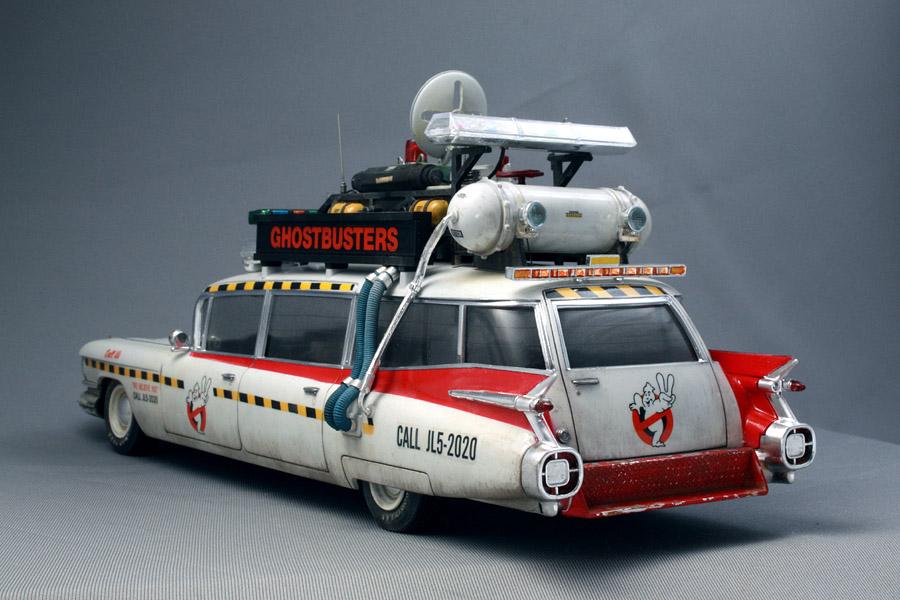 1:25 Ghostbusters ECTO-1A Model Kit | AMT750M | AMT