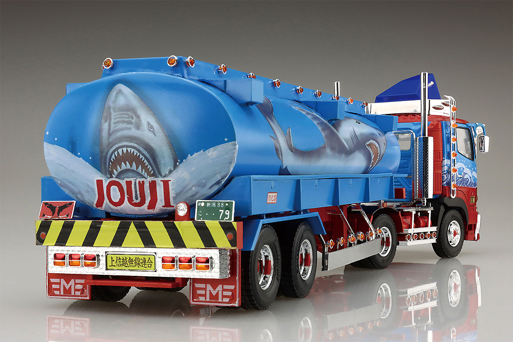 アオシマ 三代目 鮫肌慕情 (大型タンクローリートレーラ) 1/32