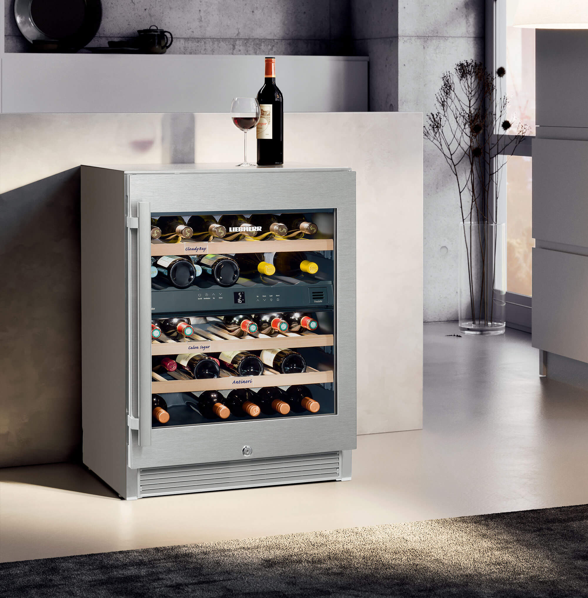 リープヘル LIEBHERR/ワインキャビネット フリースタンディング