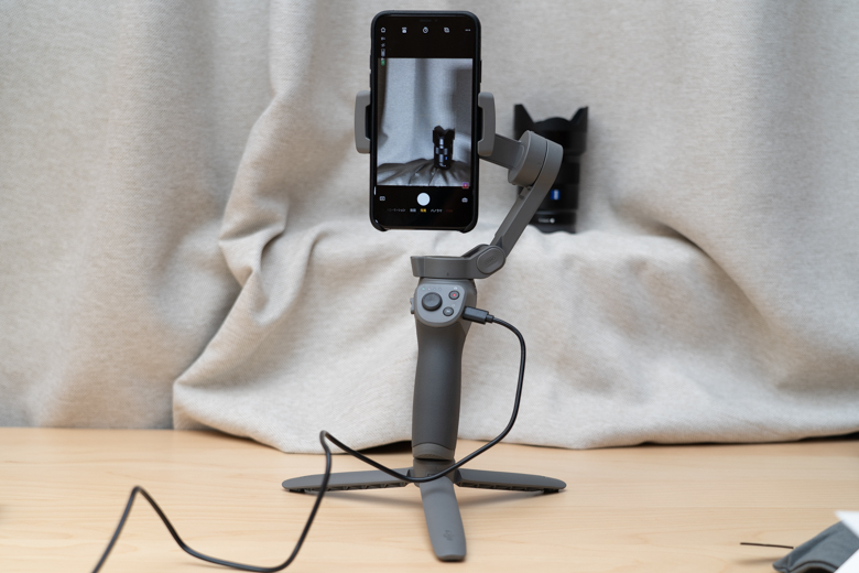 DJI 新型折り畳みスマホ用ジンバル「Osmo Mobile 3 コンボ」開封！付属