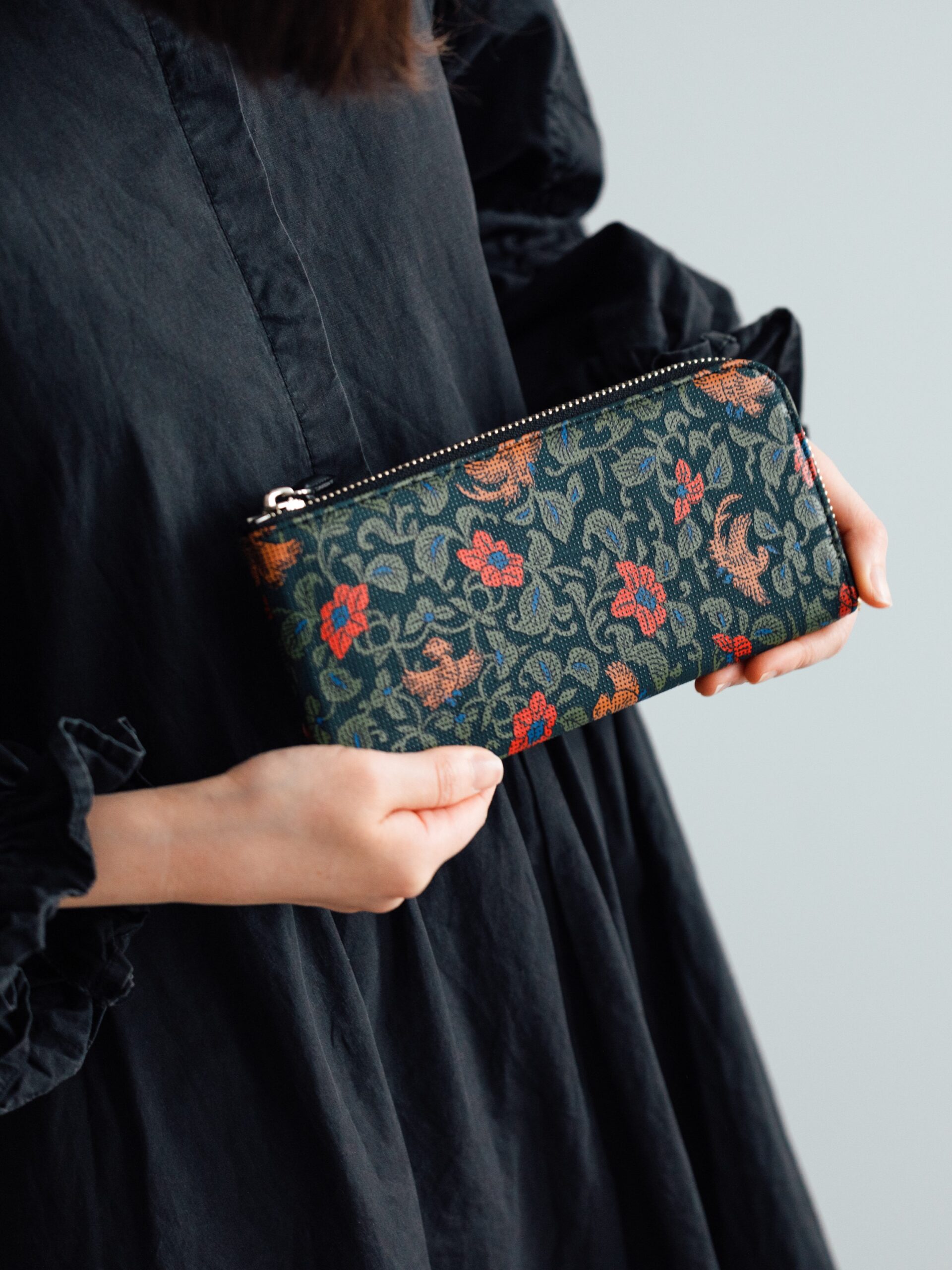 季節限定】「鳳凰唐草」シリーズ発売（7/13より） | おしらせ | 印傳屋